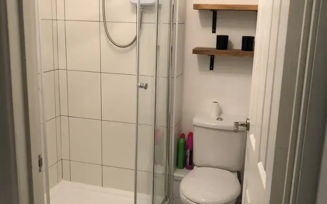 Captivating 1-bed Apartment in Hednesford
