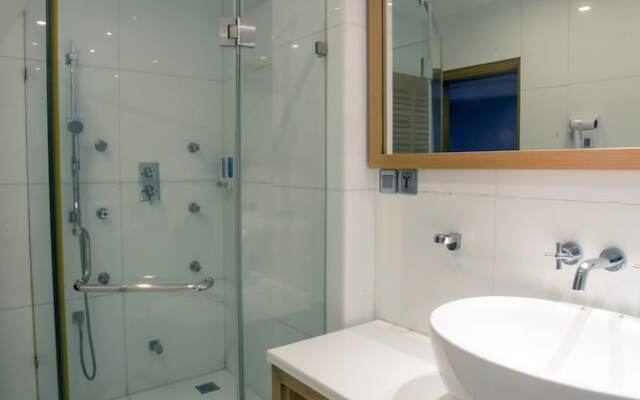 RedDoorz Hostel @ Signature Inn
