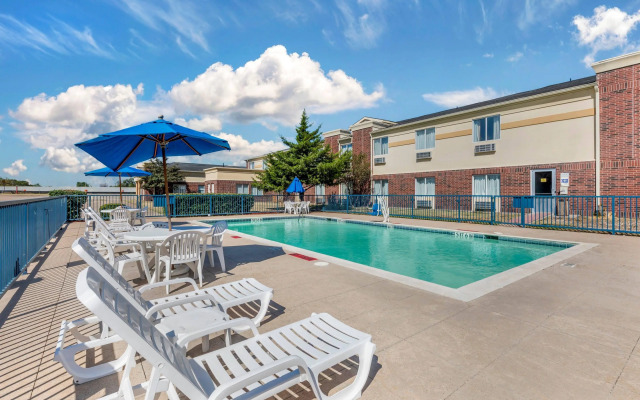 Comfort Inn & Suites