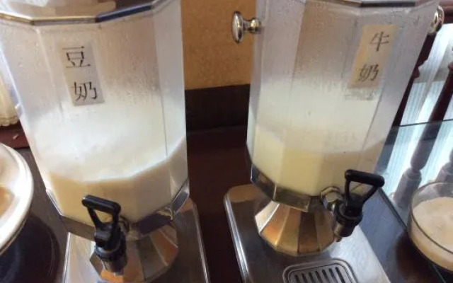 Gilleteng Shangri-La Hotel (Dukezong Ancient City Longtan North Road)