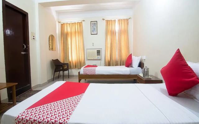 OYO 12216 Paramount Inn