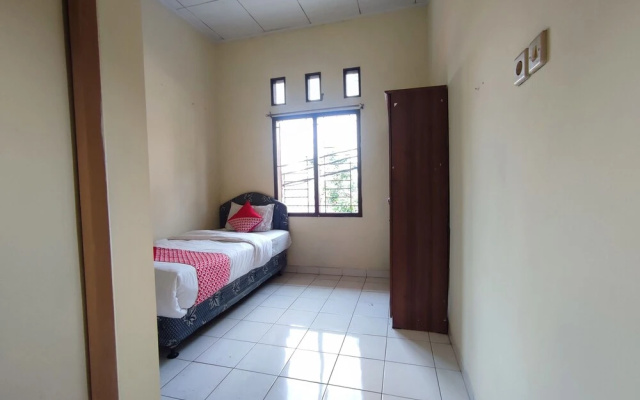 Spot on 92645 Nita Residence Syariah – Guest Rooms – Depok