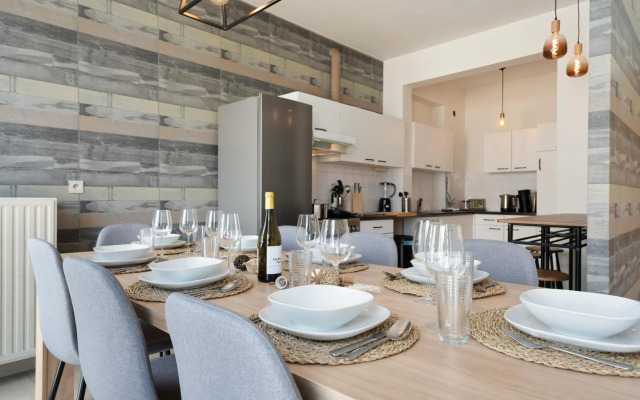 SHS HOMES- 3 BEDROOM, KITCHEN, WIFI, WORKSPACE, COFFEE, Central