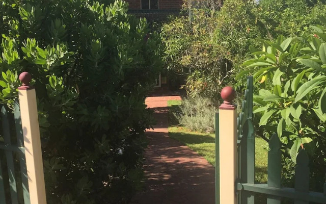 Lakeside Manor 2 Private Bedrooms with amenities