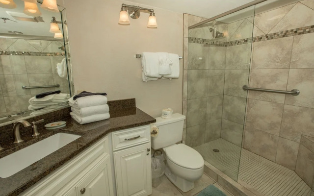 Inlet Reef 606 2 Bedroom Condo by RedAwning