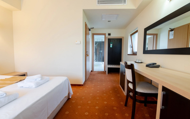 Hotel Oxford Inn & Suites