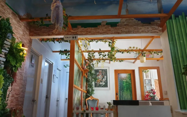 GardenPod Hostel + Café