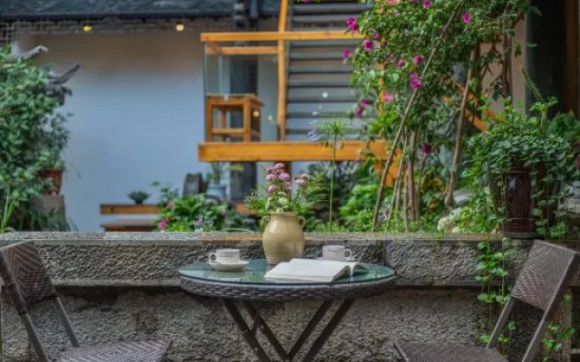 Lijiang Ten Courtyard Inn