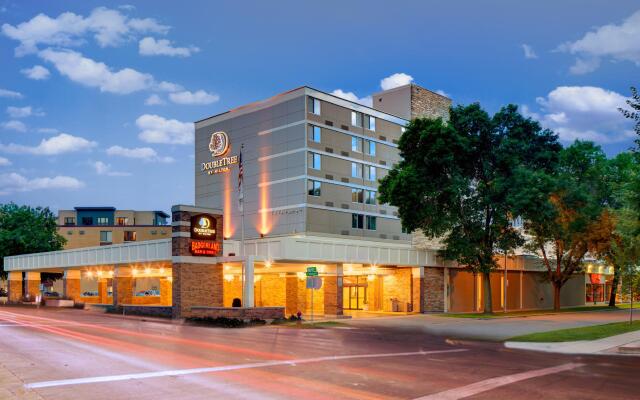 DoubleTree by Hilton Madison Downtown
