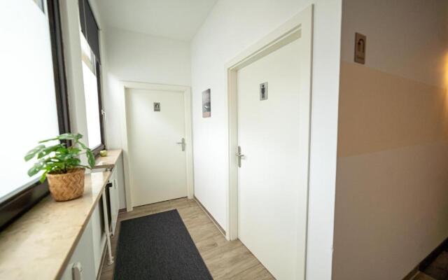 FULL HOUSE Hotel Nürnberg - shared bath & kitchen