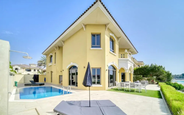 Beachfront 5BR Villa w Private Pool at the Palm