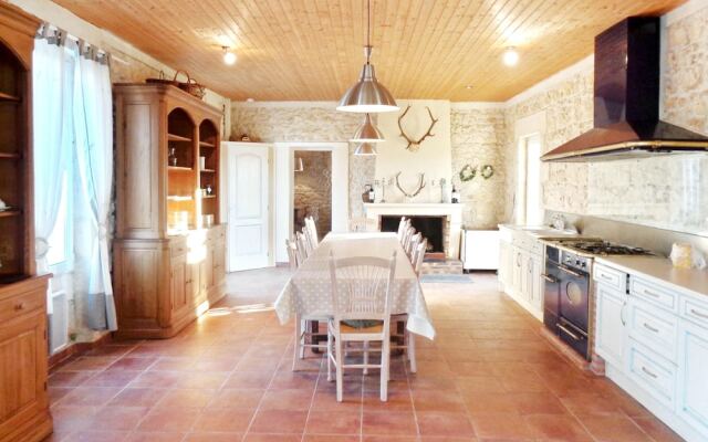 Villa With 5 Bedrooms in Saint-germain-d'esteuil, With Private Pool, E