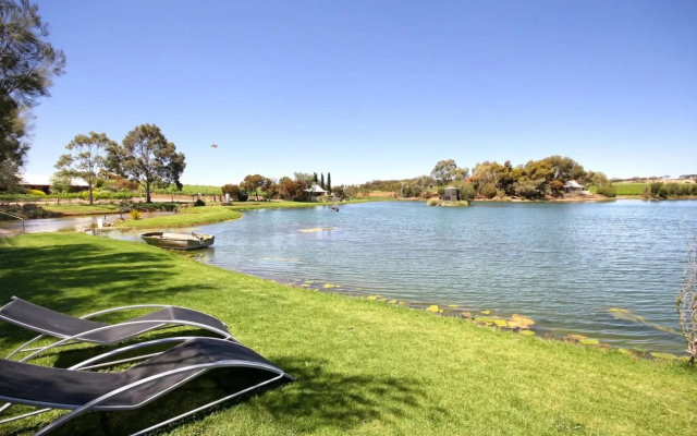 Stonewell Cottages & Vineyards