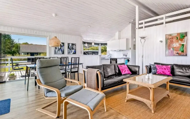 5 Star Holiday Home in Humble