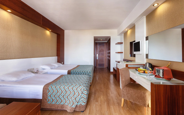 Seaden Sea World Resort & Spa