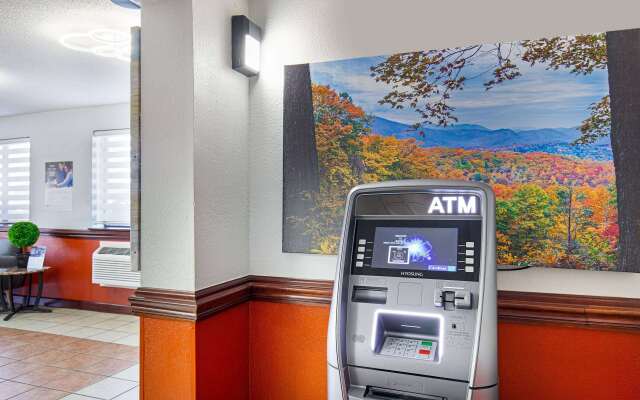 Super 8 by Wyndham Johnson City