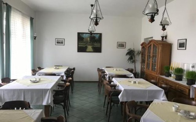 Restaurace a penzion u Buchlovského zámku