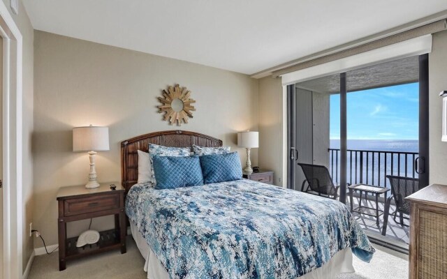 Charming Beachfront Condo With Pool, spa and Views