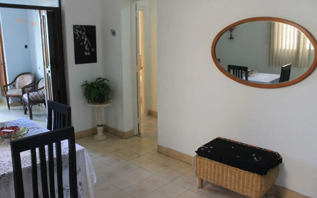Hostal Sra. Vivian, Apartamento independiente VEDADO