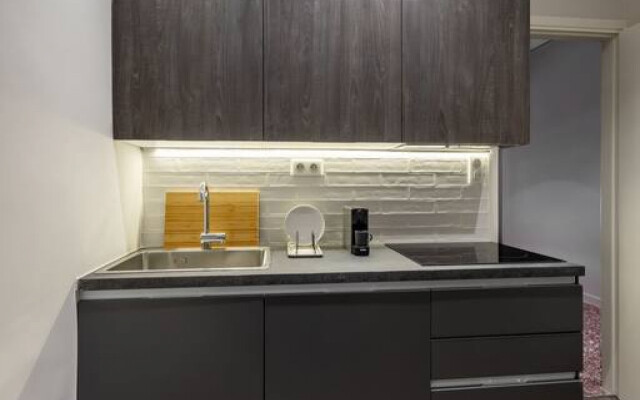 1B · The Beehive Apartment with Luxury Interior