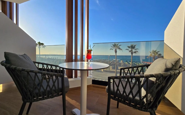 Theo Beach Hotel Apartments