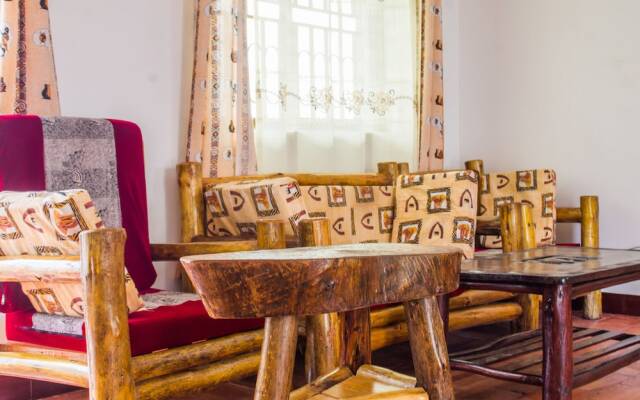 Queen Elizabeth Park View Tourist Lodge