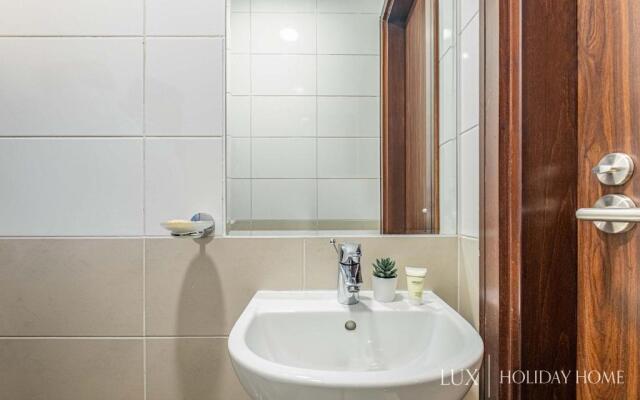 LUX - Opulent Island Suite Burj Khalifa View 1