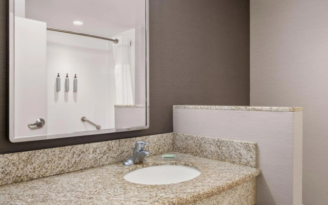 Courtyard by Marriott Evansville East