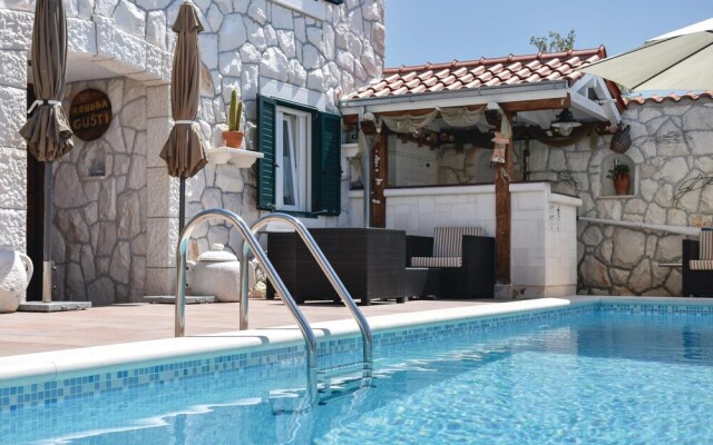 Amazing Home in Razanj With Sauna, Wifi and 6 Bedrooms