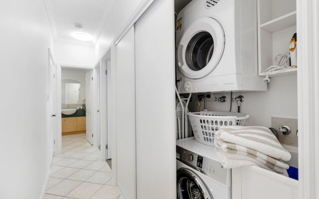 Spacious 3-beds w Direct Access to Pool