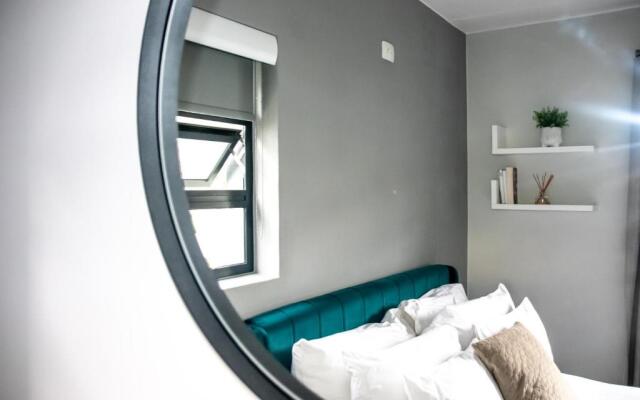 “Pop Inn” modern apartment in heart of Bryanston