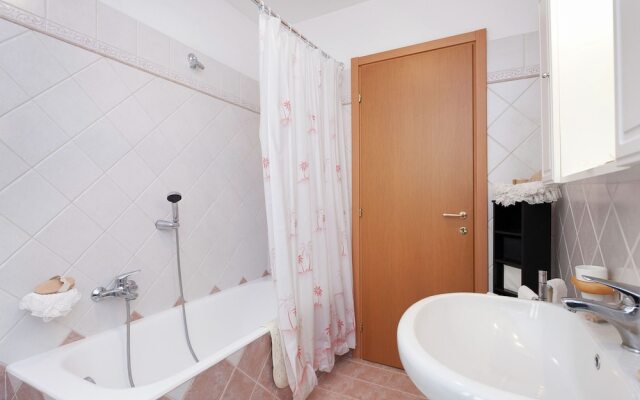 Simplistic Apartment in Consiglio di Rumo With Fenced Garden