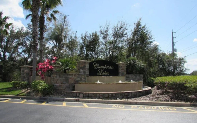 Spacious 4 bed 3 Bath Pool Home