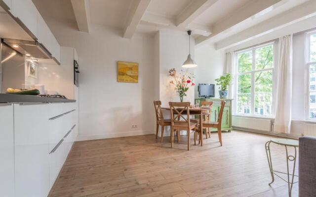 Canal View Amsterdam apartment