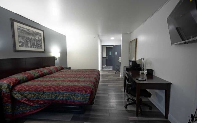 Greenwoods Inn & Suites