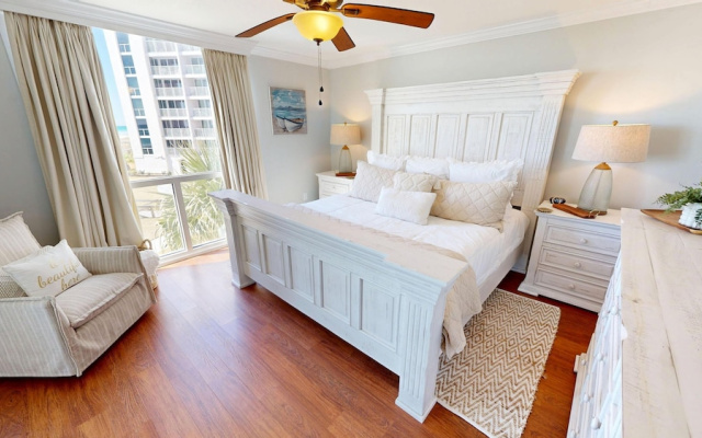 Shoreline Towers 1033 2 Bedroom Condo
