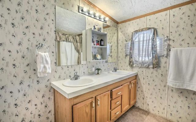 Bright Steinhatchee Home: Proximity to Ocean!