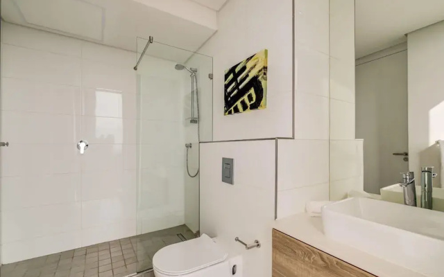 Beautiful Apartment With Mountain Views 404 on N