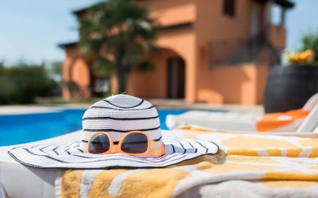 Apartment Oliva with swimming pool