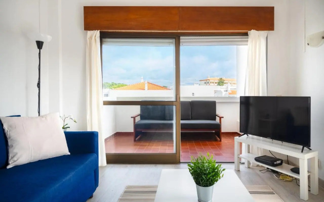 Cozy 1BDR with Spacious Balcony & Pool, Vilamoura
