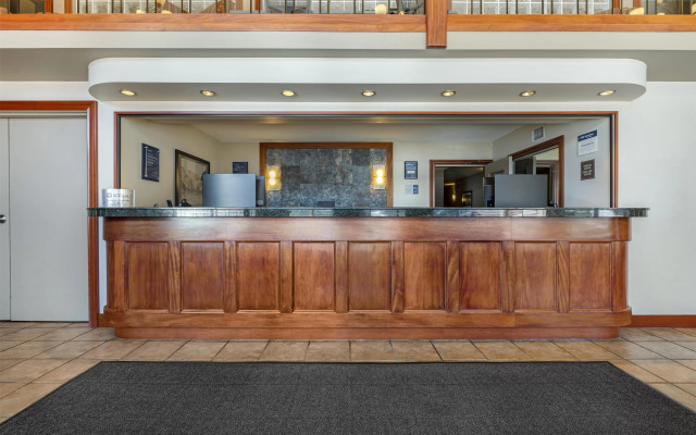 Best Western Plus Baker Street Inn