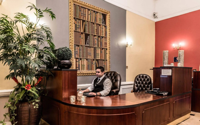 OYO Baylis House Hotel