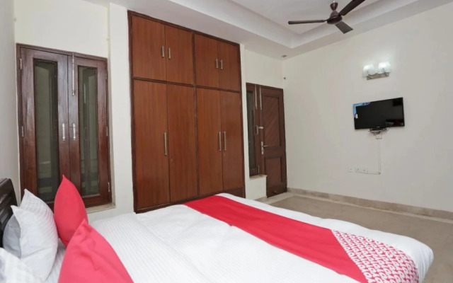 OYO Rooms Noida City Centre 208