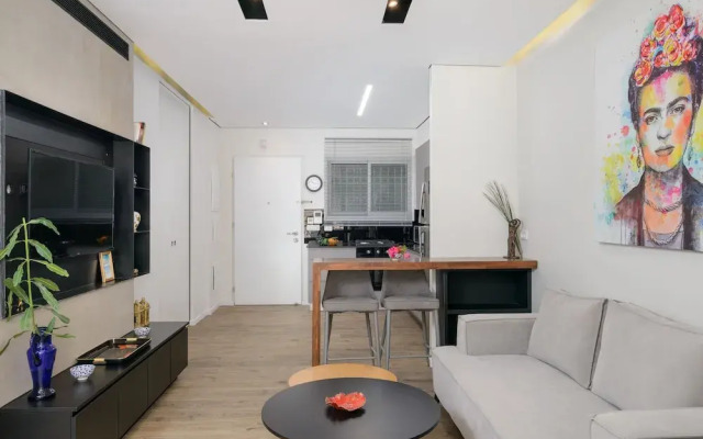 Design & Veranda next to Mahane Yehuda Market by FeelHome