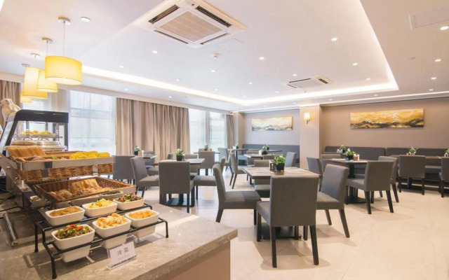 Seasonal Collection Hotel (Shanghai Zhoupu Wanda Plaza)