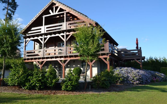 Affluent Chalet in Septon with Whirlpool, Sauna, Hot Tub