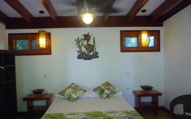 Playa Bluff Hotel