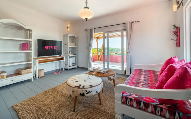 PinkCoco Uluwatu - Constant Surprises & for Cool Adults Only