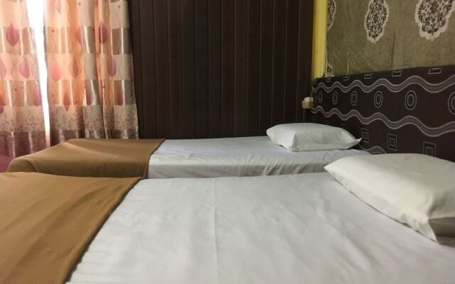 OYO 89653 Anisaa Inn