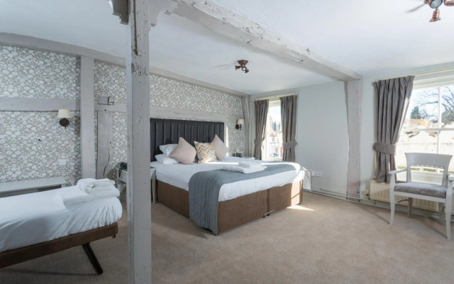 Dog & Bear Hotel